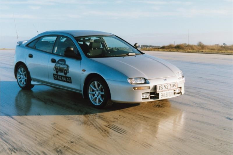 2002 - Mazda 323 F sølv 1.5